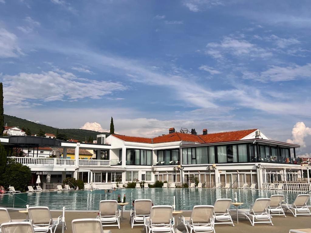 Hotel Millenium Deluxe Selce Exterior photo